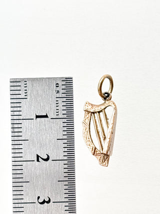 Small Engraved Harp Pendant | 9ct Gold | 1.31g | 18/20Inch Chain, 0.80g