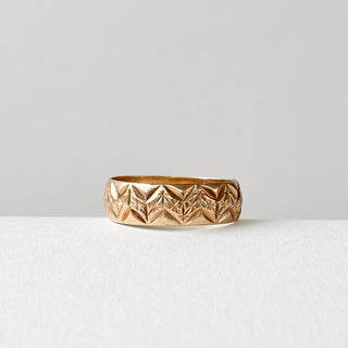 Engraved Cigarette Band Ring | 9ct Gold | 2.3g | Size O