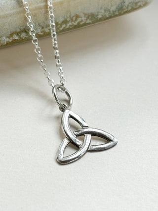 Trinity Knot Pendant | Silver | 18-Inch Fine Cable Link Chain | 0.68g