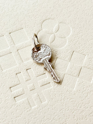 Key Pendant | 925 Silver | 0.82g | 18–20-Inch Cable Link Chain