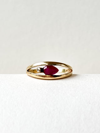 Teardrop Ruby & Diamond Set Band Ring | 9ct Gold | Size M½ | 2.29g