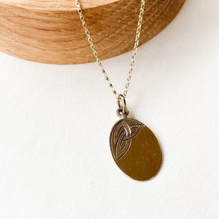 No 3. Oval Trinity Knot Engraved Pendant | 9ct  | 1.15g | 18" Fine Cable Link Chain