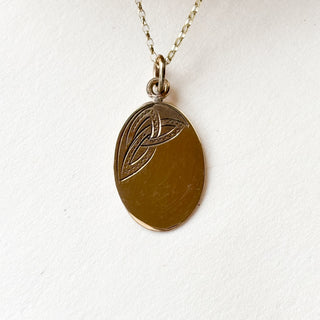No 3. Oval Trinity Knot Engraved Pendant | 9ct  | 1.15g | 18" Fine Cable Link Chain