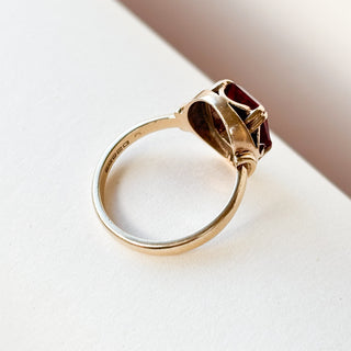 Synthetic Ruby Deco Shoulders | 9ct Gold | Size M | 3.62g