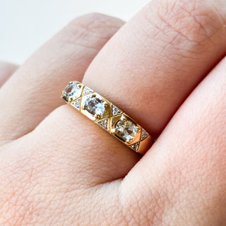 Three-Stone Aquamarine and diamonds Band | 9ct Gold | Size N | 3.18g