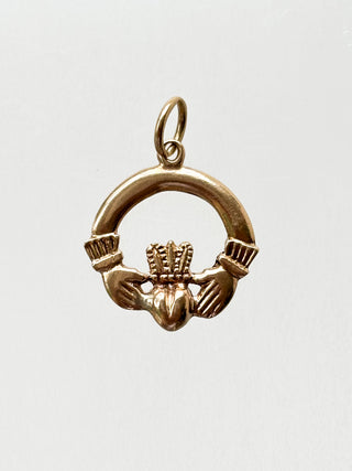 Claddagh Pendant | 9ct Gold | 18–20-Inch Diamond Chain | 1.22g