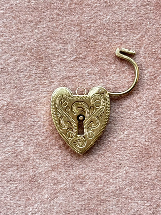 Heart Engraved Padlock Pendant | 9ct Gold | 2.90g | Diamond Anchor Chain 18–20-Inch