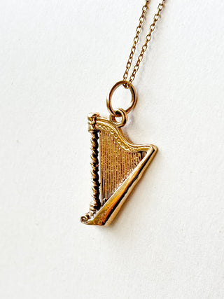 Flat Harp Pendant with Spiral Detail | 9ct Gold | 2.04g | 25mm x 18mm | 18/20Inch Chain, 0.80g