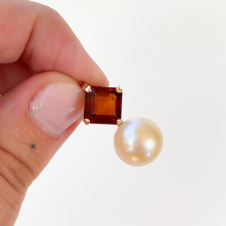 8ct Gold Garnet & Mother of Pearl Pendant | 18in 9ct Fine Cable Chain| 4.4g