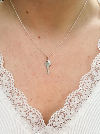 Key Pendant | 925 Silver | 0.82g | 18–20-Inch Cable Link Chain
