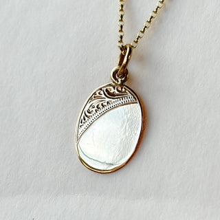 No. 8 Oval Engraved Pendant | 9ct Gold | 0.73g | 18" Fine Cable Link Chain
