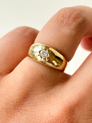 CZ Starburst Dome Ring | 9ct Gold | Size N | 3.08g