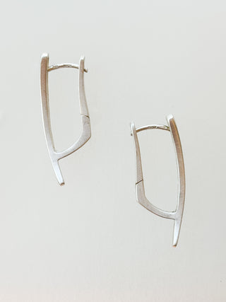 curved bar hinged drop earrings | 925 Silver | 4.40g