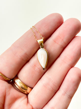 Pale pink mother of Pearl Bezel Set Teardrop Pendant | 9ct Gold | 24mm × 8mm | 2.92g