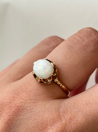 East-West Opal Ring | 9ct Gold | Size P | 2.45g