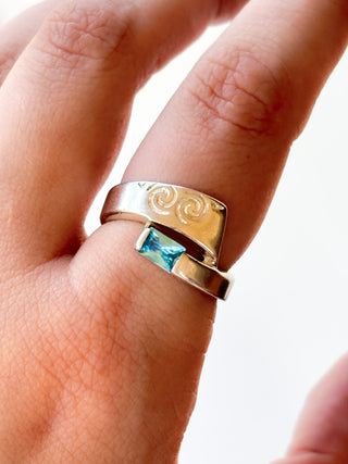 Blue Glass Celtic Swirls Ring | 925 Silver | Size R | 6.35g