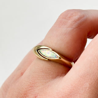 Synthetic Opal heavy modernist ring | 9ct Gold | Size L | 4.26g