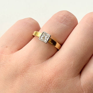 Minimal and Modern: The Cool-Girl Square Solitaire