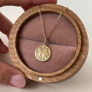 Gemini Zodiac Medal – 8ct Gold | 2.6g | 9ct Gold 18" Chain