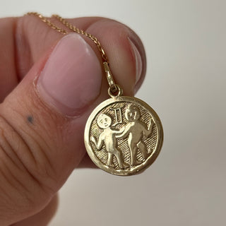 Gemini Zodiac Medal – 8ct Gold | 2.6g | 9ct Gold 18" Chain