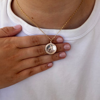 Heavy Aquarius Zodiac Medal Necklace | 9ct Gold | 20mm | 16" Chain | 3.7g