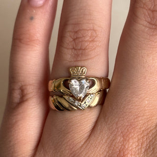 Stoned Claddagh Ring | 9ct Gold | Size R | 2.7g