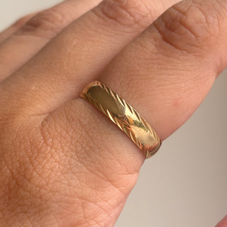 Etched Band | 9ct Gold | Size T | 2g