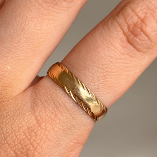Etched Band | 9ct Gold | Size T | 2g