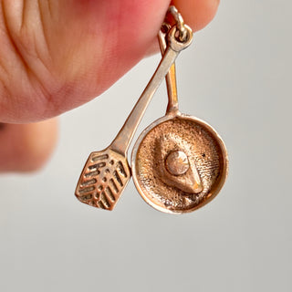 9ct Gold Frying Pan Charm and 18inch chain | Spatula & Fried Egg Detail | 9ct 2.6g