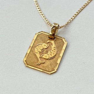 Pisces Medallion Pendant Necklace | 9ct Gold | 3.7g | 18" Flat Curb Chain | 30mm x 20mm
