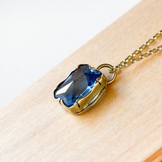 Blue stone Pendant Necklace | 9ct Gold | 2.3g