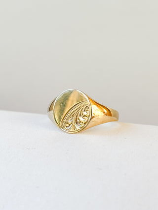 Feather-Detail Round Signet Ring | 9ct Gold | 1.41g | Size K