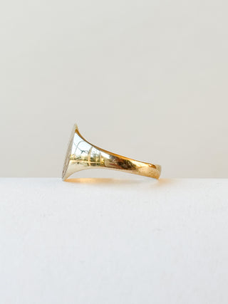 Feather-Detail Round Signet Ring | 9ct Gold | 1.41g | Size K